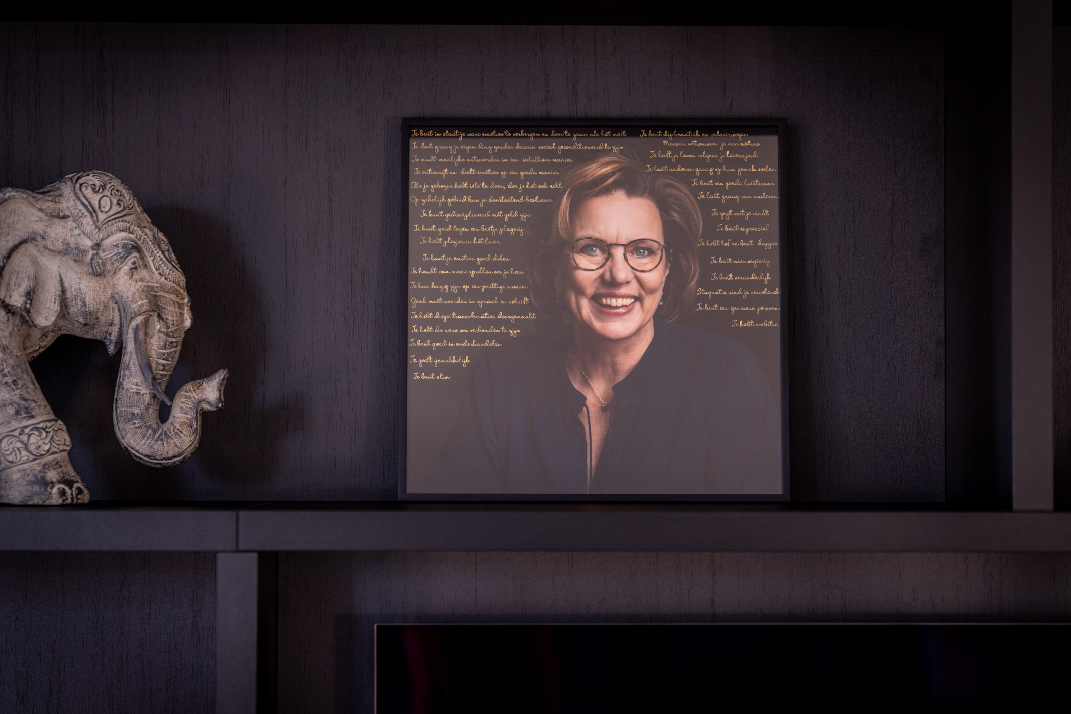 True You Portrait aan de muur in een interieur
